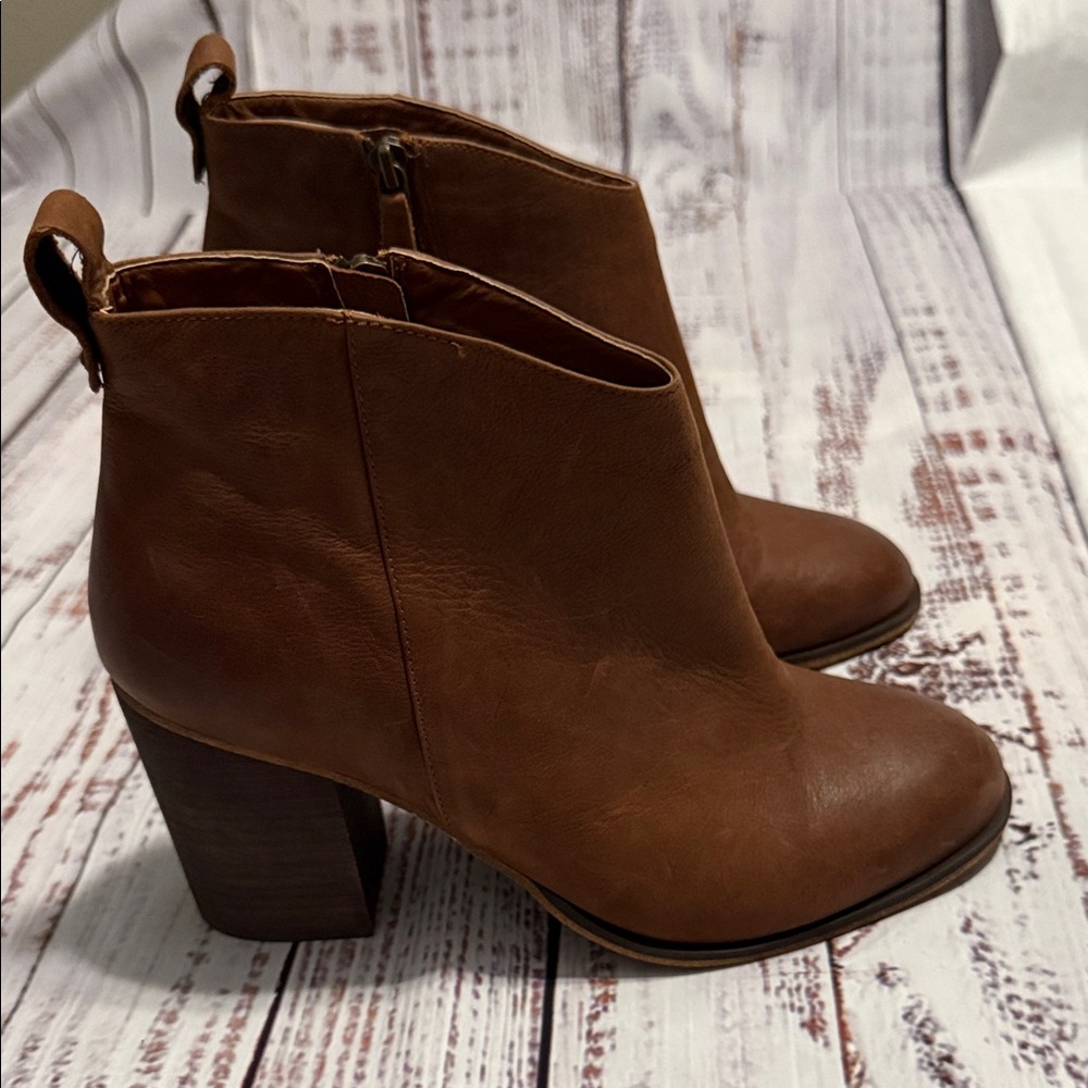 BP Brown Leather Wooden Heeled Ankle Boots 9.5 NWT